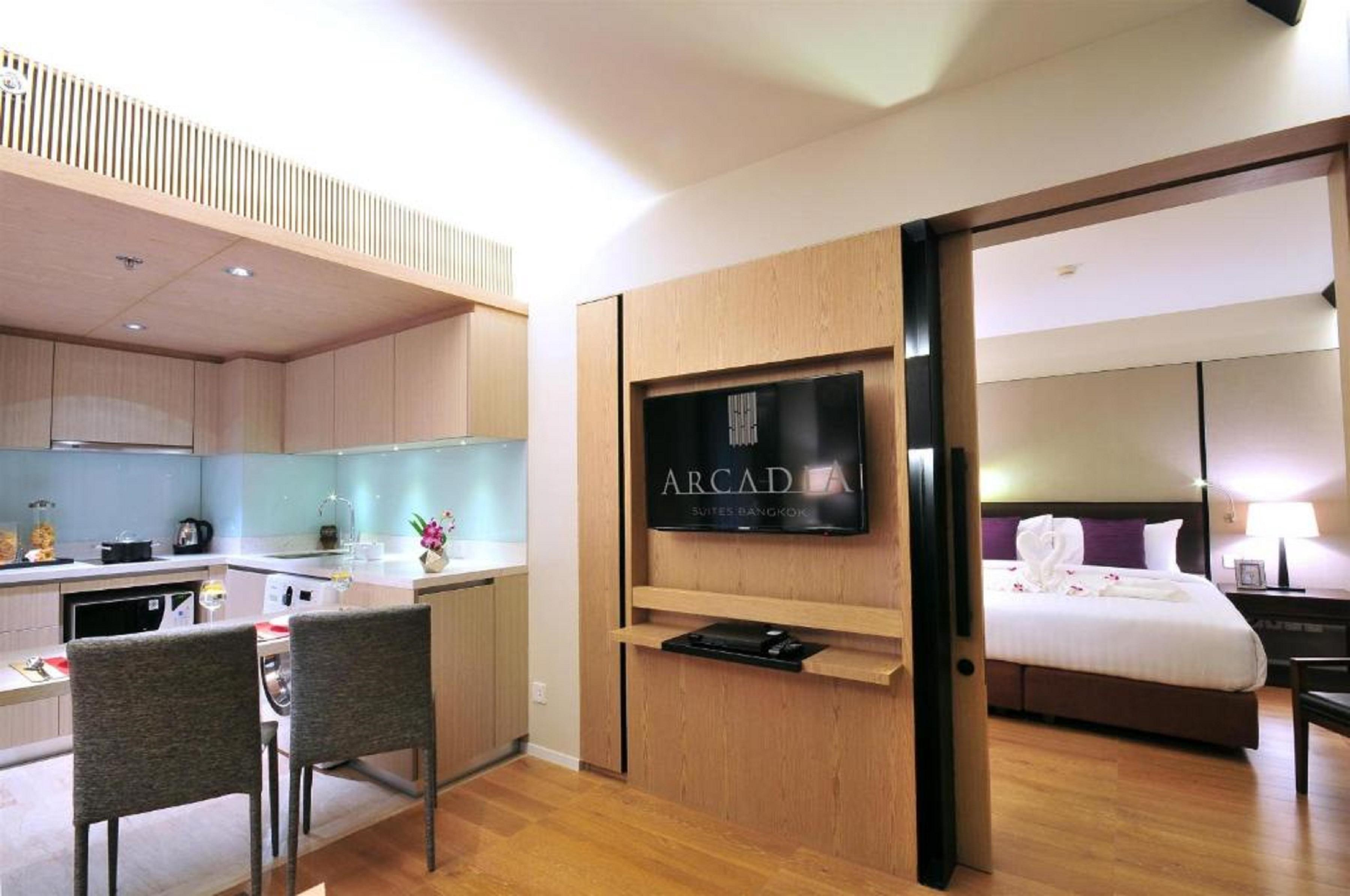 Arcadia Suites Банкок Екстериор снимка