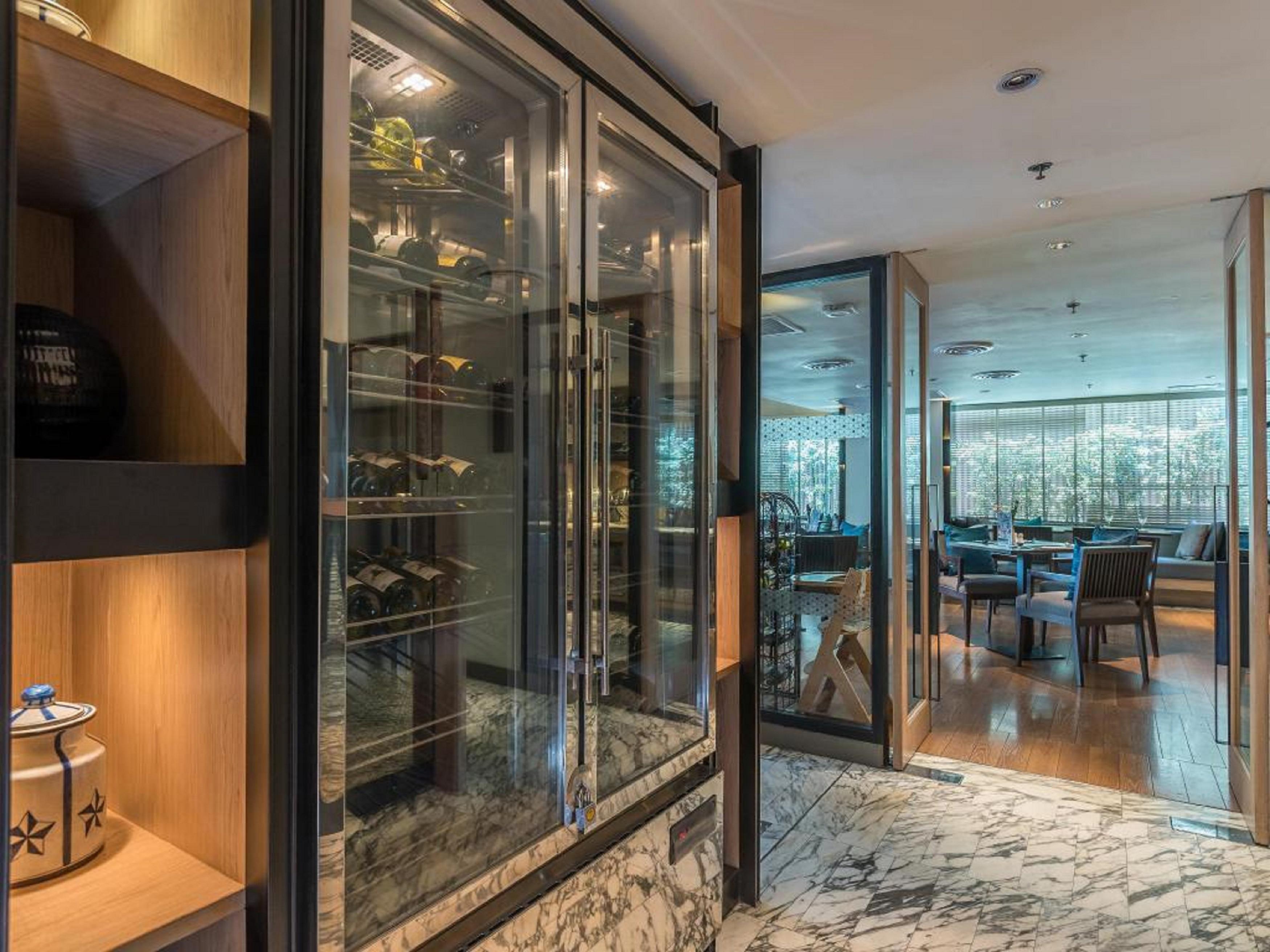 Arcadia Suites Банкок Екстериор снимка