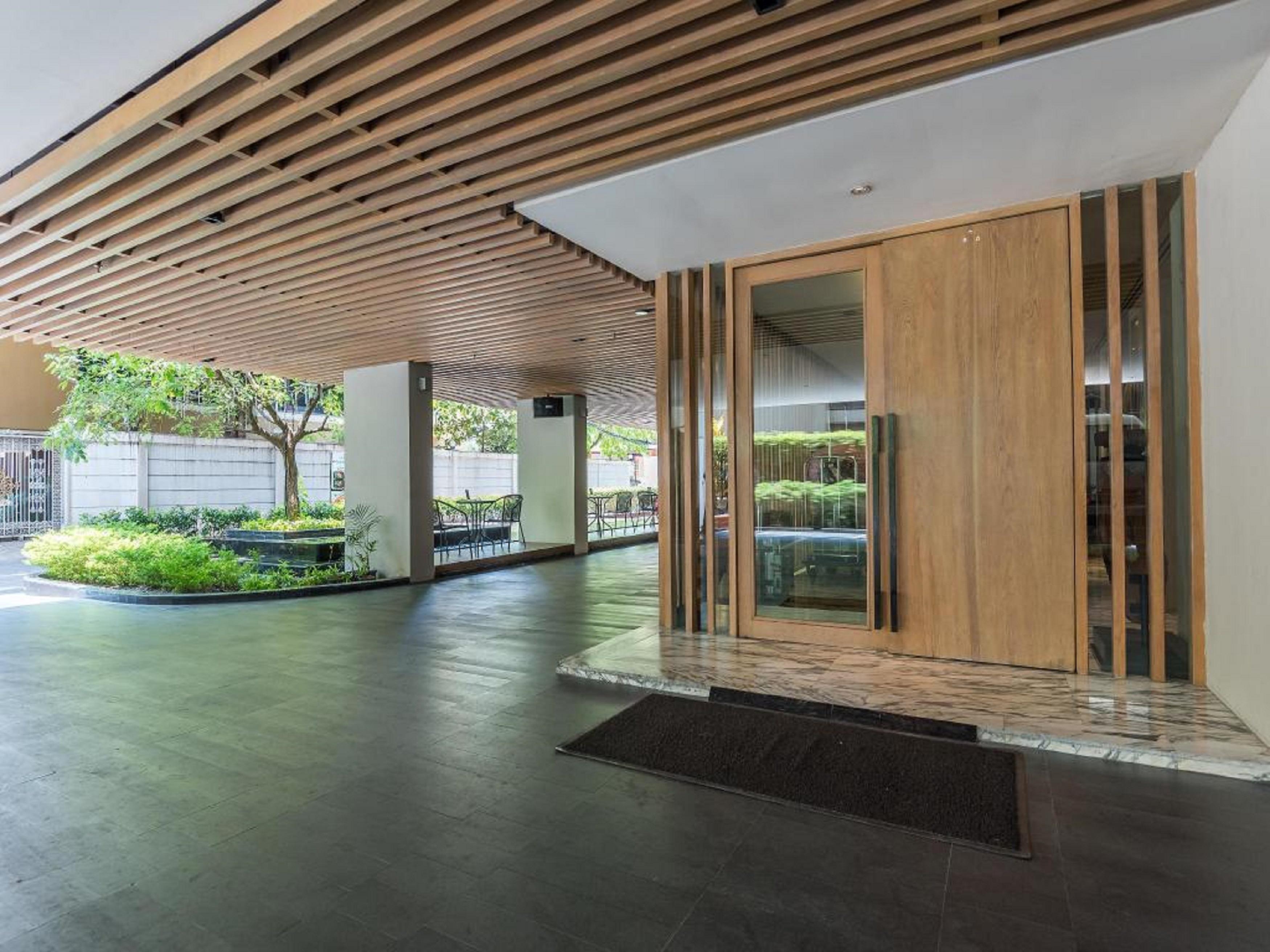 Arcadia Suites Банкок Екстериор снимка