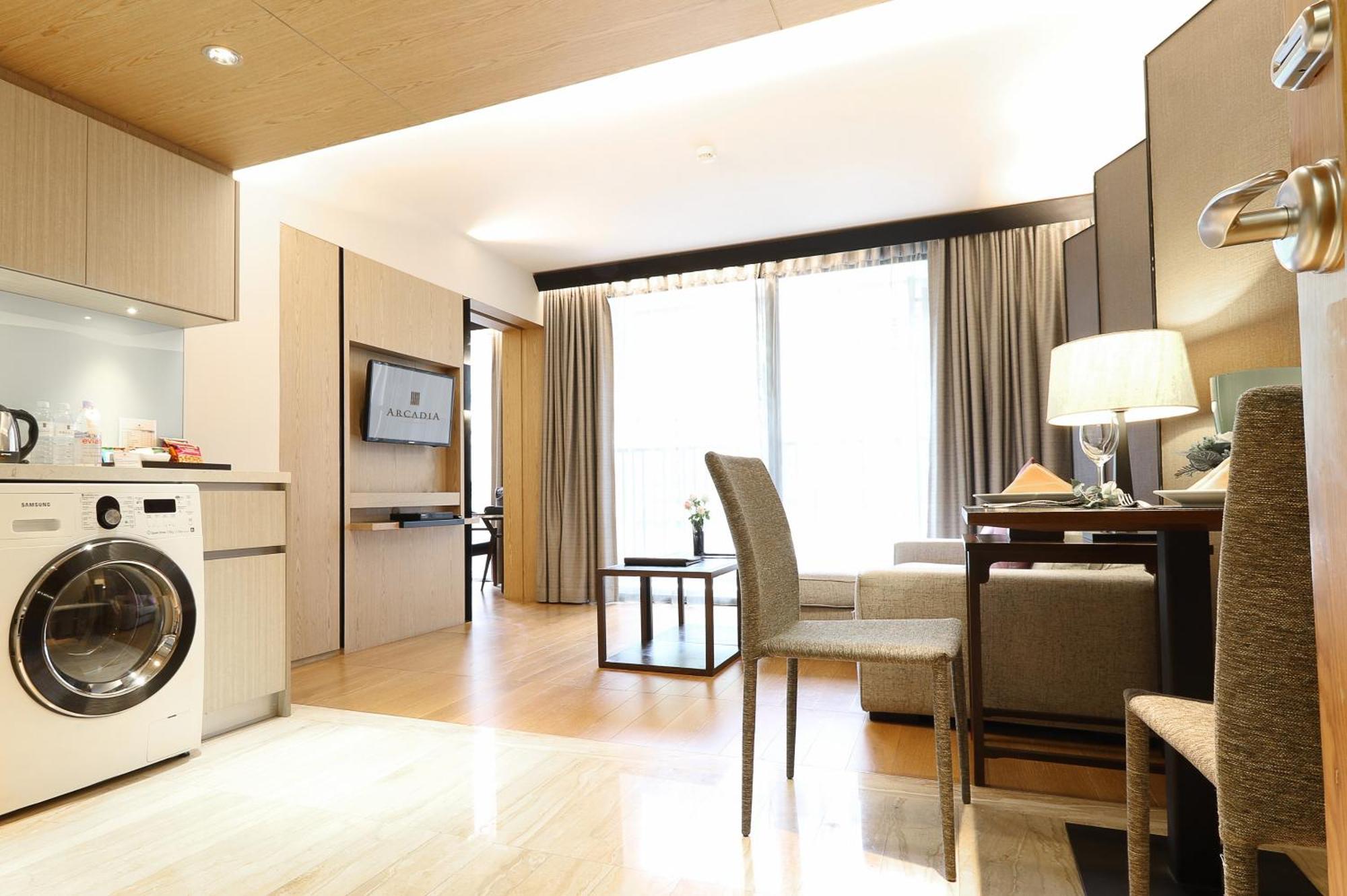 Arcadia Suites Банкок Стая снимка