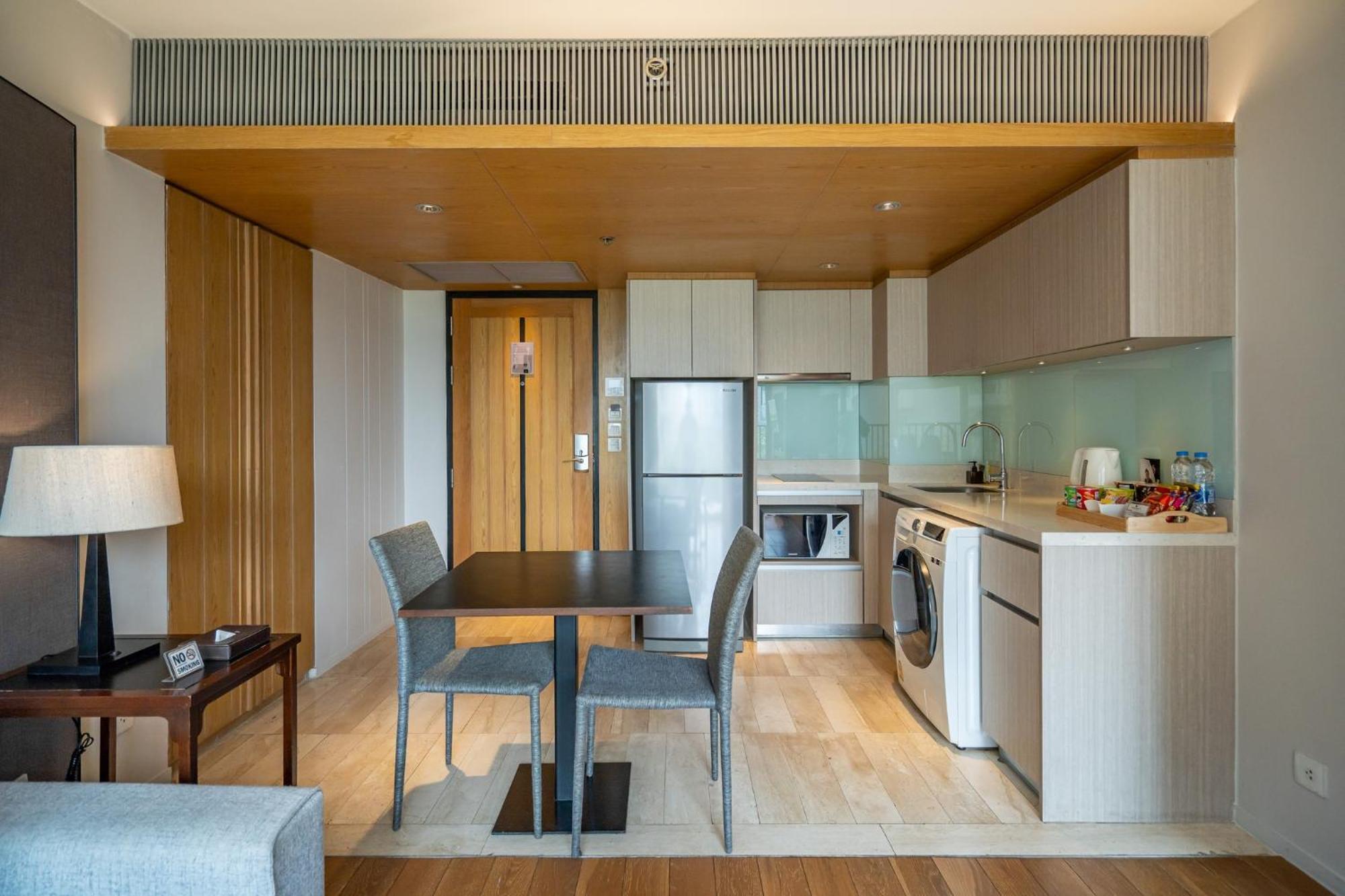 Arcadia Suites Банкок Екстериор снимка