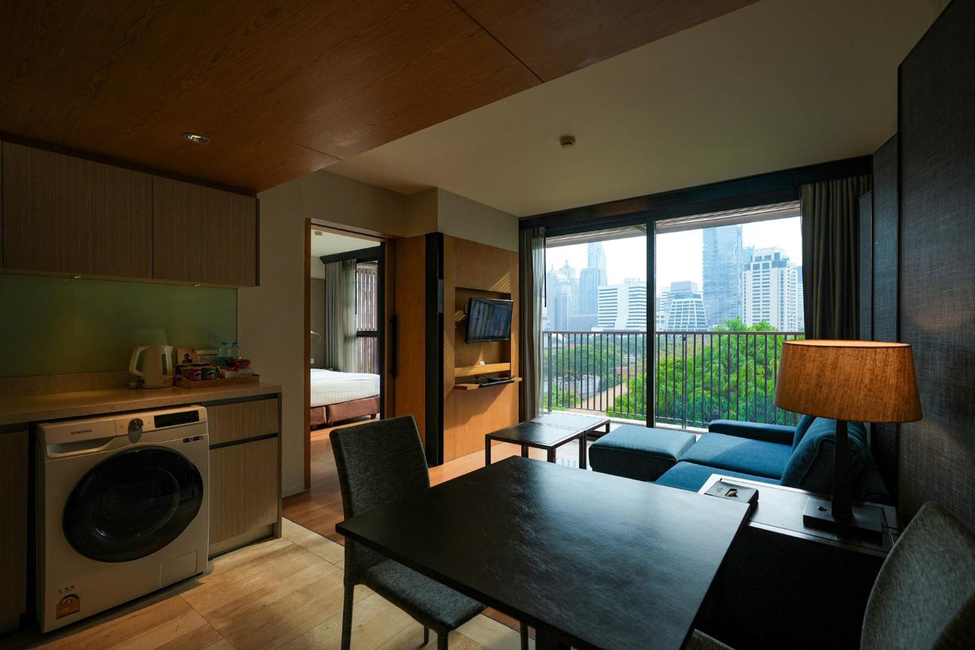 Arcadia Suites Банкок Екстериор снимка
