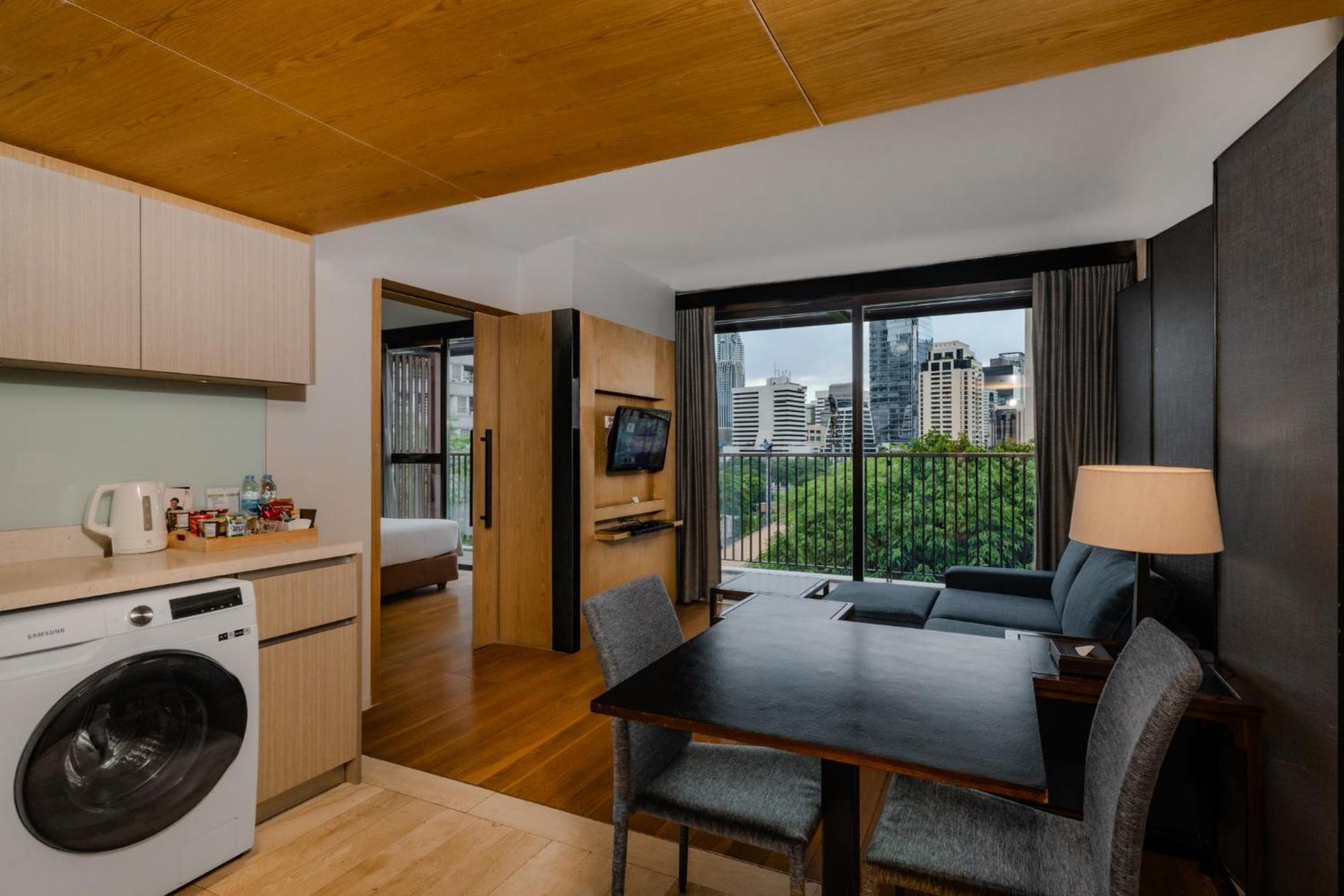 Arcadia Suites Банкок Екстериор снимка