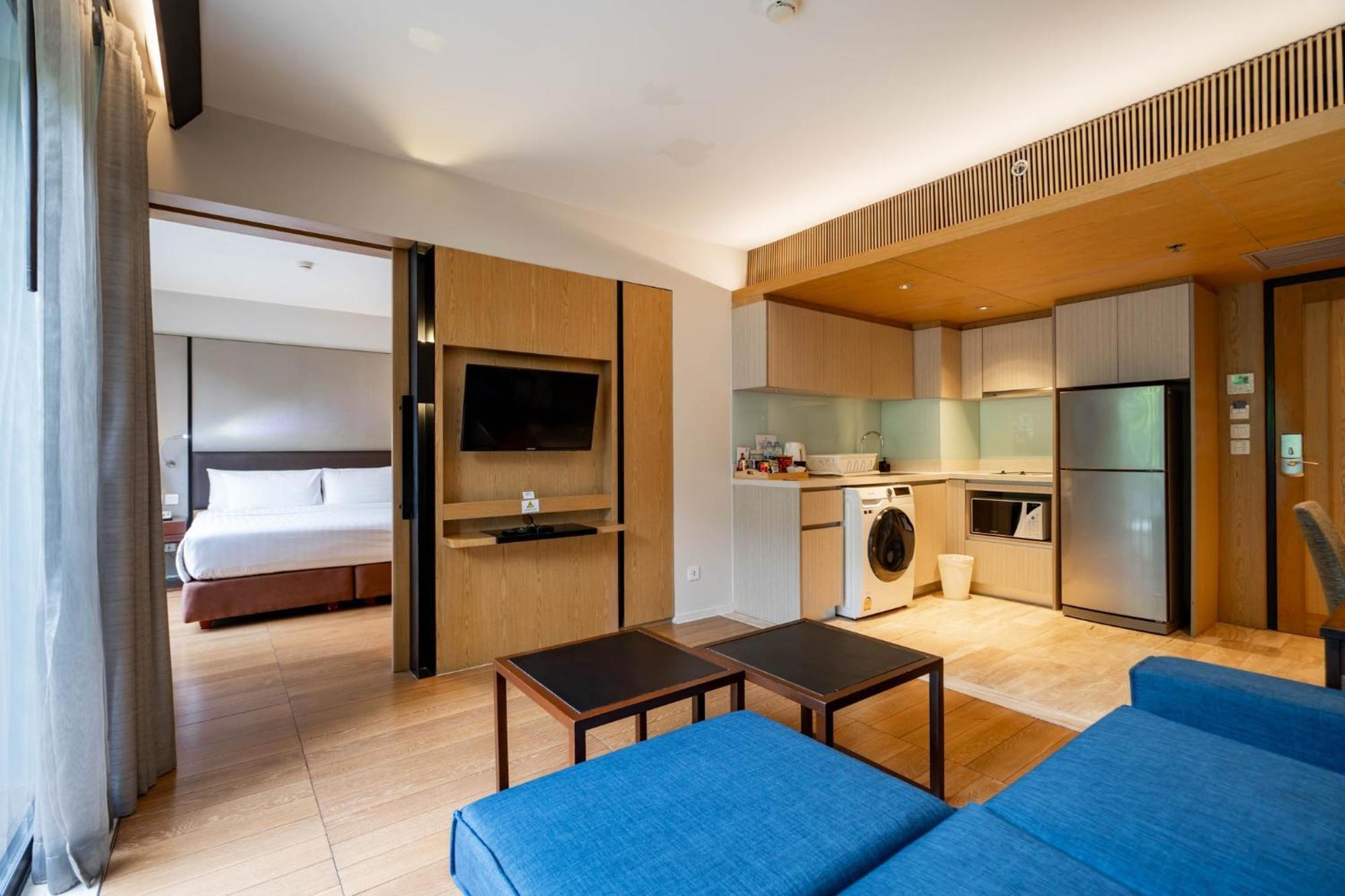 Arcadia Suites Банкок Екстериор снимка