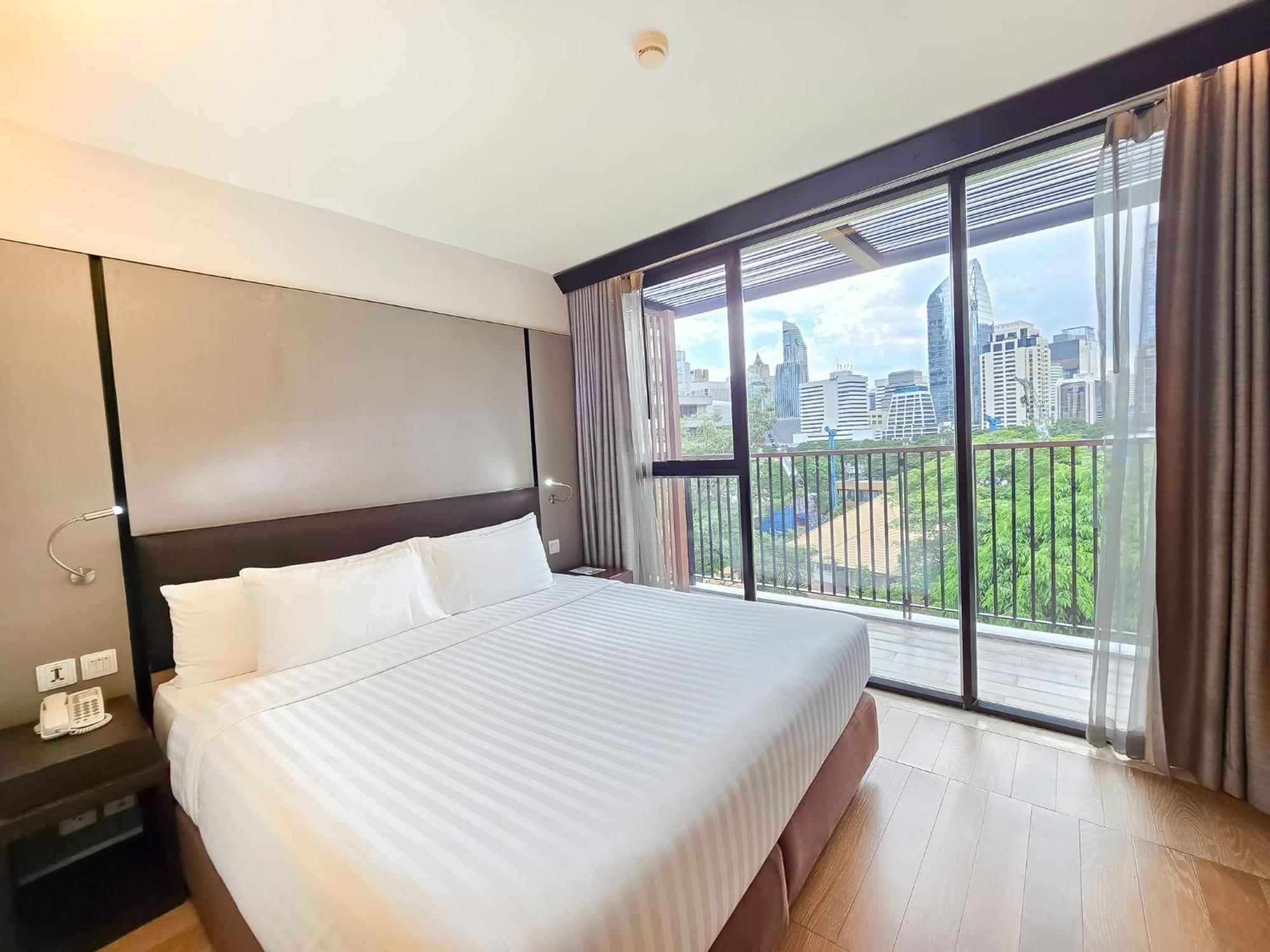 Arcadia Suites Банкок Екстериор снимка
