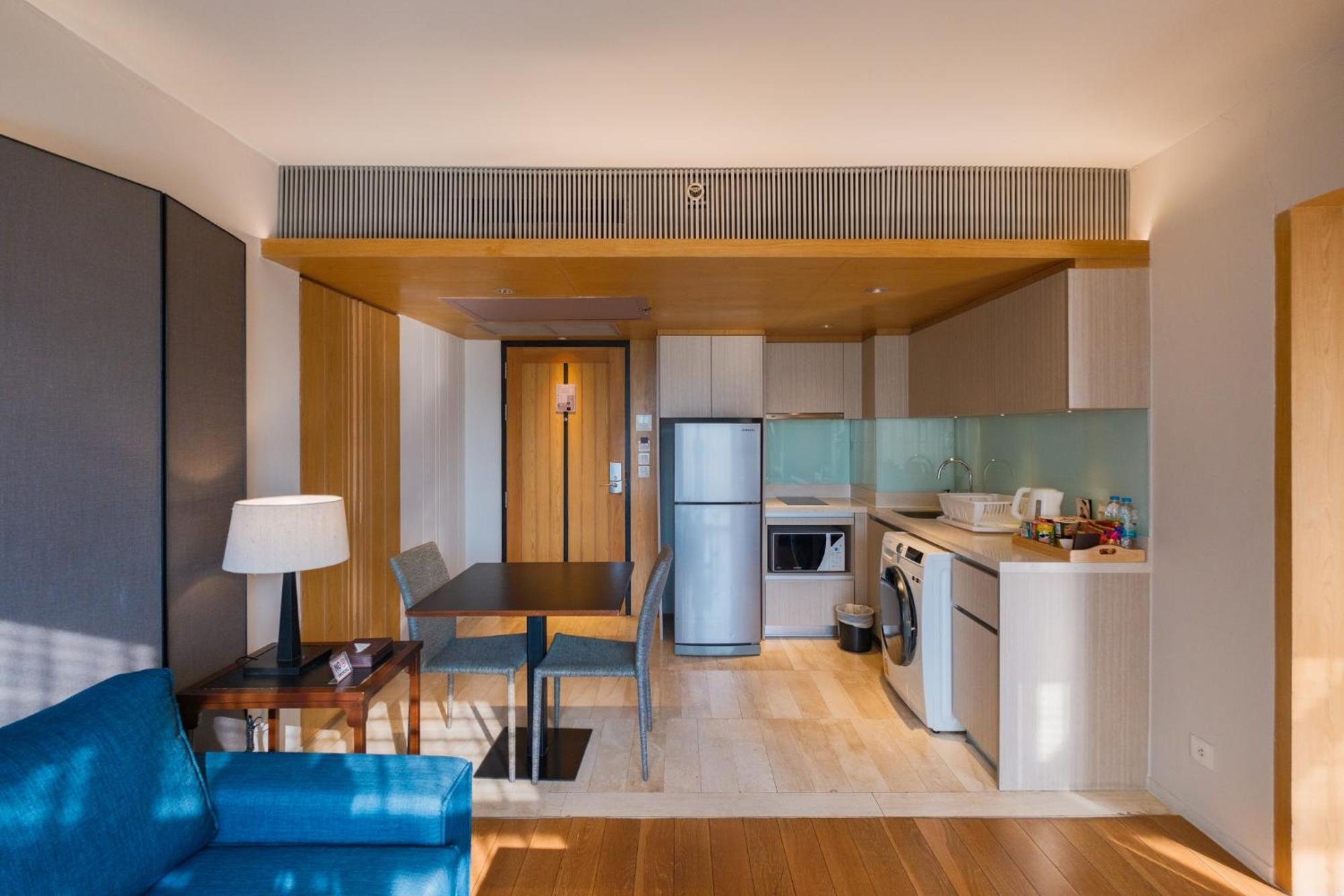 Arcadia Suites Банкок Екстериор снимка