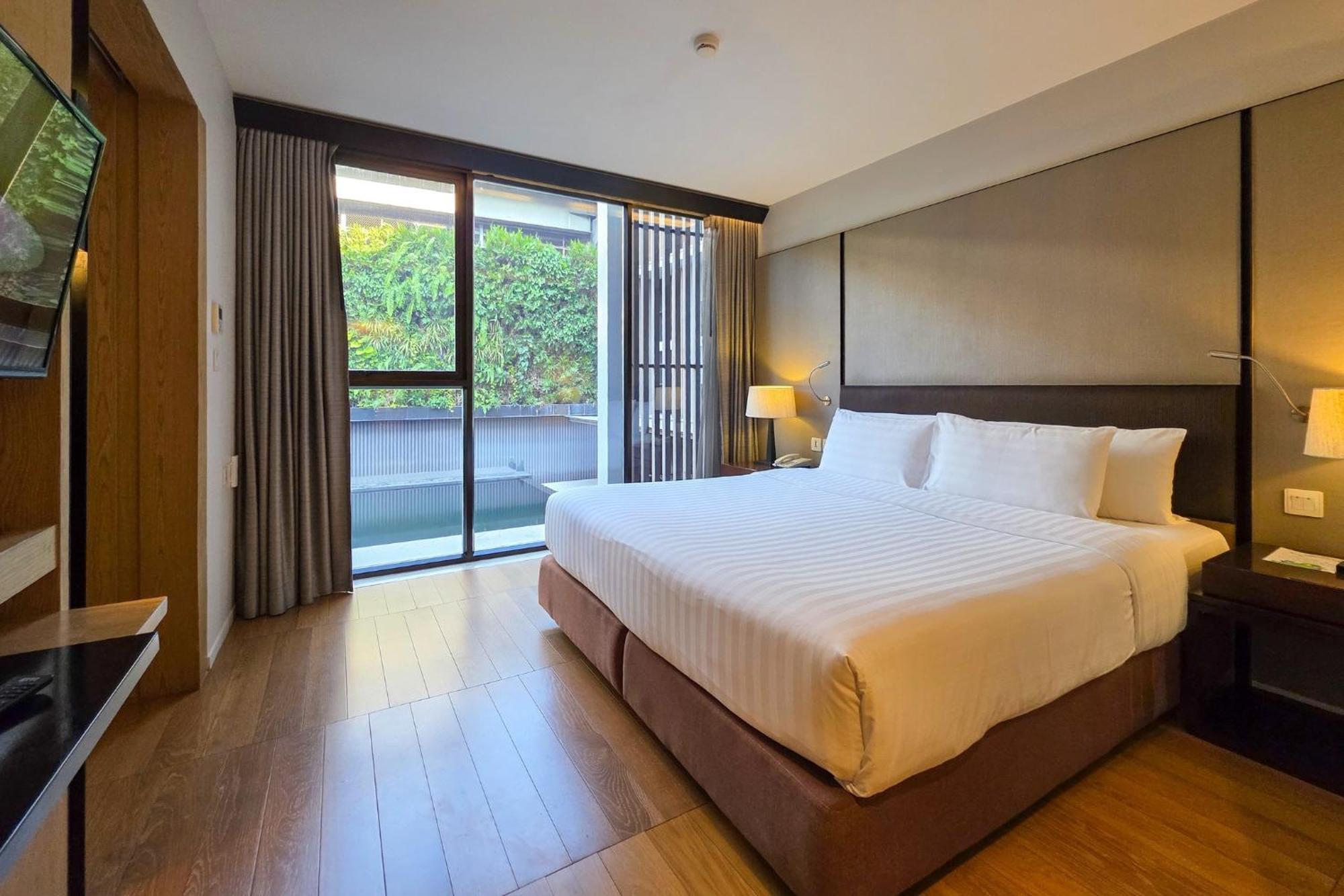 Arcadia Suites Банкок Екстериор снимка